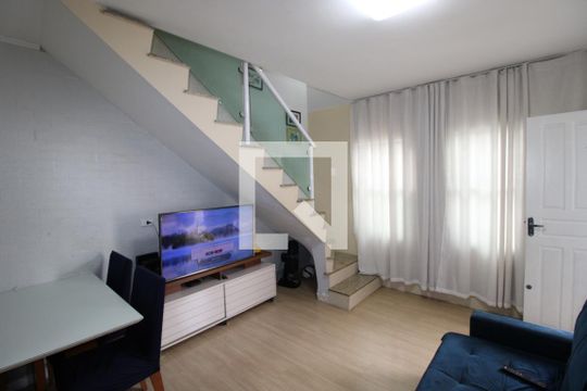 Sala de casa de condomínio à venda com 2 quartos, 67m² em Itaquera, São Paulo