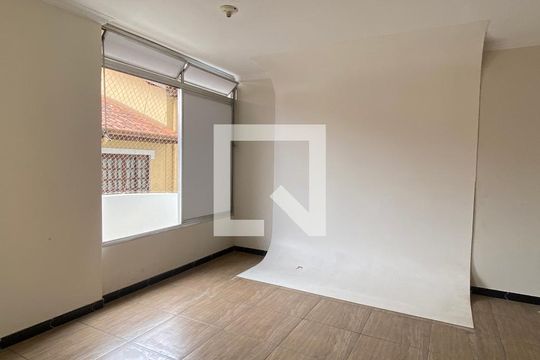 Sala de apartamento para alugar com 2 quartos, 65m² em Vila Osasco, Osasco