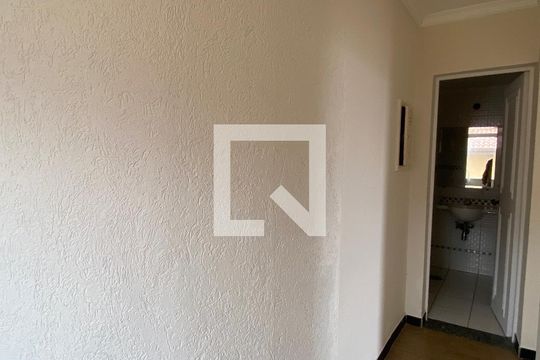 Sala de apartamento para alugar com 2 quartos, 65m² em Vila Osasco, Osasco