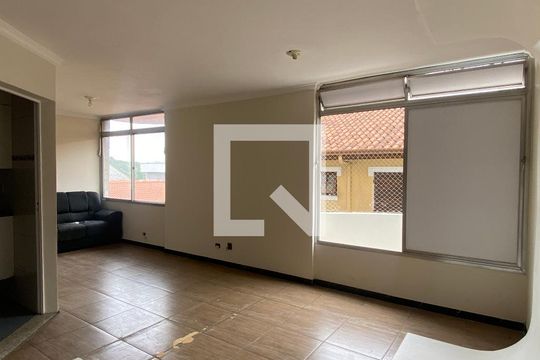 Sala de apartamento para alugar com 2 quartos, 65m² em Vila Osasco, Osasco