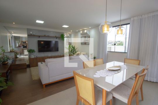 Casa de Condomínio à venda com 4 quartos, 250m² em Colônia Agrícola Samambaia, Brasília