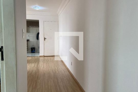 Sala de apartamento para alugar com 2 quartos, 57m² em Jardim Roberto, Osasco