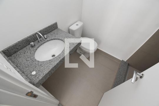 Banheiro da Suíte de apartamento para alugar com 1 quarto, 80m² em Campina do Siqueira, Curitiba