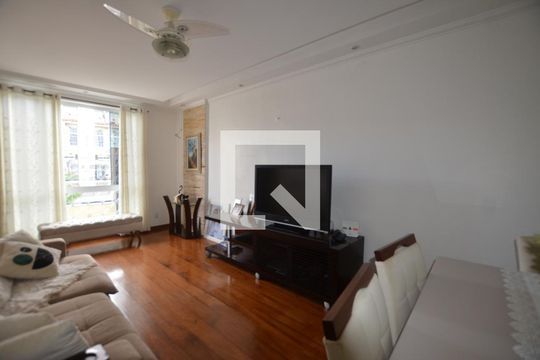 Sala de casa à venda com 3 quartos, 272m² em Vila Valqueire, Rio de Janeiro