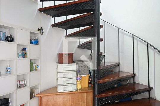 Escada de apartamento à venda com 2 quartos, 110m² em Vila Andrade, São Paulo