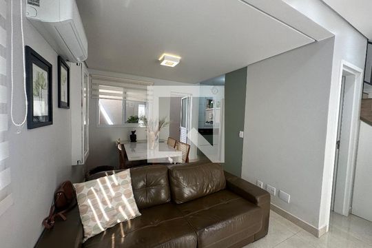 Sala de casa de condomínio à venda com 2 quartos, 57m² em Chácaras São Luís, Barueri