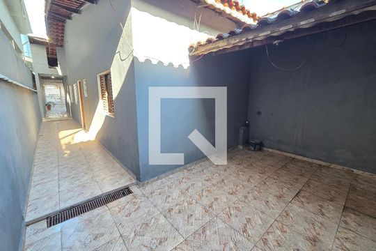 Quintal de casa para alugar com 3 quartos, 2m² em Jardim Melvi, Praia Grande
