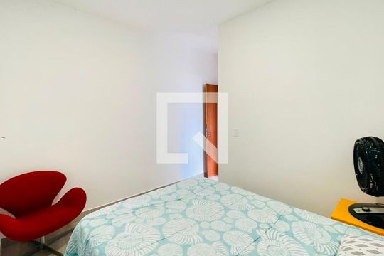 Suíte de casa para alugar com 2 quartos, 60m² em Aguassai, Cotia