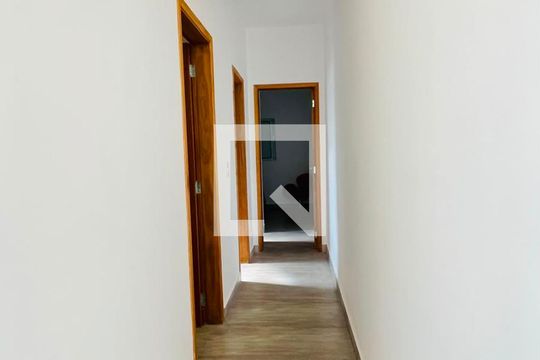 Corredor  de casa para alugar com 2 quartos, 60m² em Aguassai, Cotia