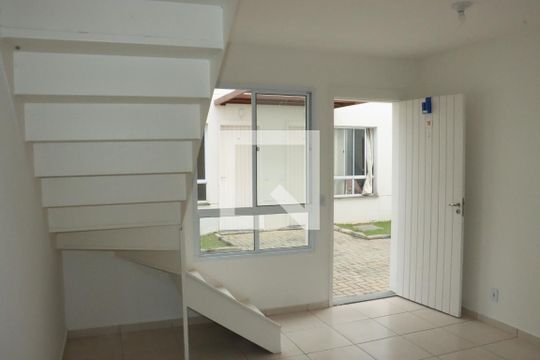 Sala de casa de condomínio para alugar com 2 quartos, 60m² em Bairro Jardim Nossa Senhora das Graças, Cotia