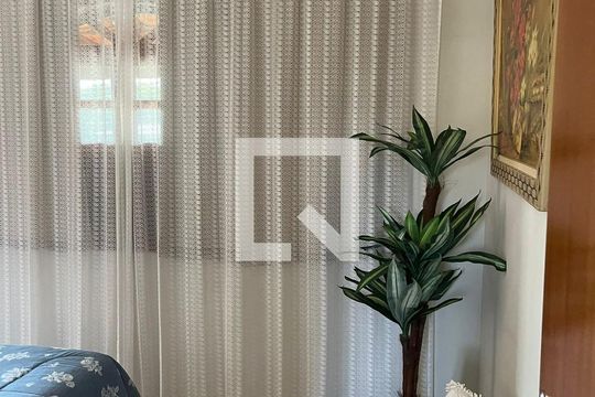 Quarto de casa à venda com 6 quartos, 186m² em Pousada Santo Antonio, Belo Horizonte