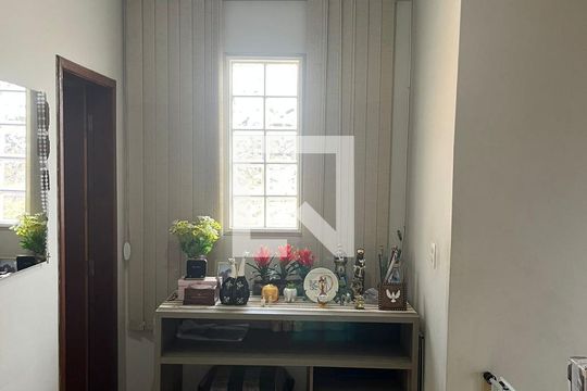 Sala de casa à venda com 6 quartos, 186m² em Pousada Santo Antonio, Belo Horizonte