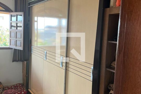 Quarto de casa à venda com 6 quartos, 186m² em Pousada Santo Antonio, Belo Horizonte
