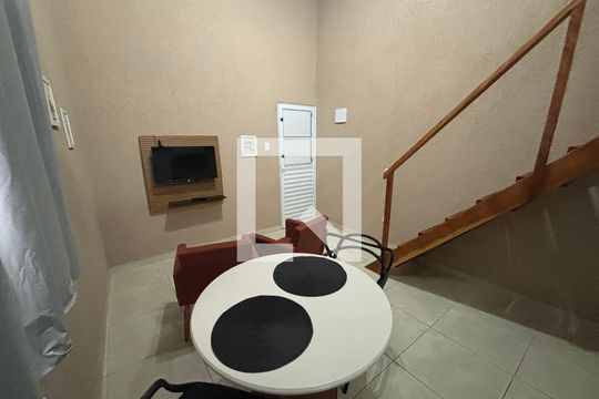 Sala/Cozinha de apartamento para alugar com 1 quarto, 27m² em Vila Nhocuné, São Paulo