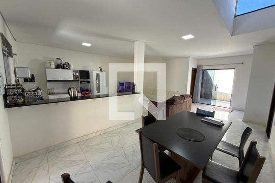 Sala e cozinha  de casa à venda com 1 quarto, 400m² em Colônia Agrícola Arniqueira, Brasília