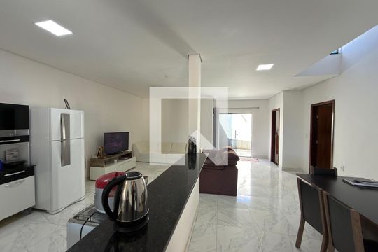 Sala e cozinha  de casa à venda com 1 quarto, 400m² em Colônia Agrícola Arniqueira, Brasília