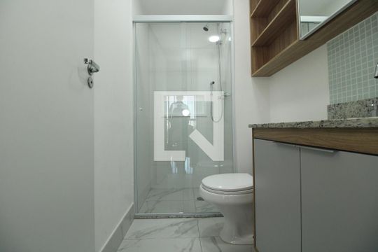 Banheiro de kitnet/studio para alugar com 1 quarto, 22m² em Jardim Aurelia, São Paulo