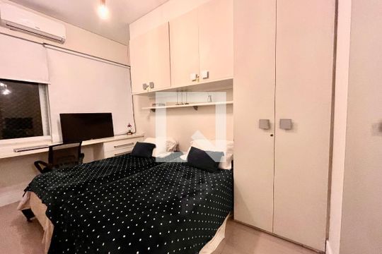 Quarto 1 de apartamento à venda com 3 quartos, 130m² em Leblon, Rio de Janeiro