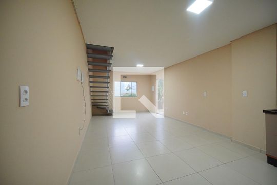 Sala de casa para alugar com 2 quartos, 90m² em Campeche Central, Florianópolis