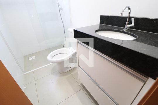 Banheiro Social de apartamento para alugar com 2 quartos, 80m² em Novo Mundo, Uberlândia