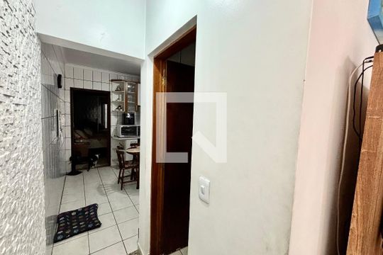 Corredor  de casa à venda com 3 quartos, 149m² em Jardim Soraia, São Paulo