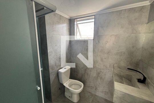 Banheiro de apartamento para alugar com 2 quartos, 52m² em Cidade Líder, São Paulo