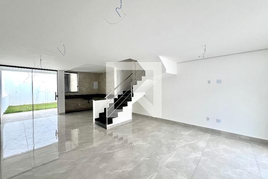 Sala de casa à venda com 3 quartos, 160m² em Santa Branca, Belo Horizonte