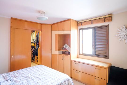 Suíte de apartamento para alugar com 4 quartos, 135m² em Santo Antônio, São Caetano do Sul
