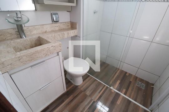 Banheiro do Quarto 1 de apartamento para alugar com 2 quartos, 65m² em Jardim Patricia, Uberlândia