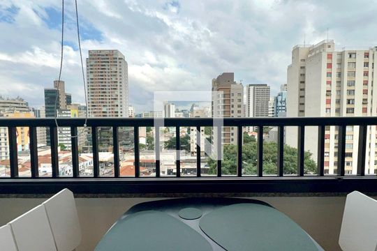 Varanda de kitnet/studio para alugar com 1 quarto, 25m² em Pinheiros, São Paulo