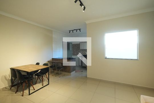 Sala de apartamento para alugar com 2 quartos, 75m² em Santa Maria, Santo André