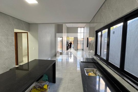 Sala e cozinha  de casa à venda com 3 quartos, 200m² em Colônia Agrícola Samambaia, Brasília