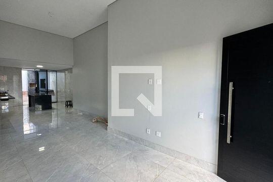 Sala e cozinha  de casa à venda com 3 quartos, 200m² em Colônia Agrícola Samambaia, Brasília