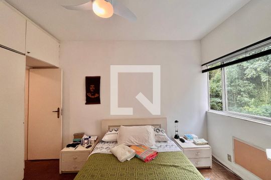 Quarto 1 de apartamento à venda com 2 quartos, 61m² em Ipanema, Rio de Janeiro