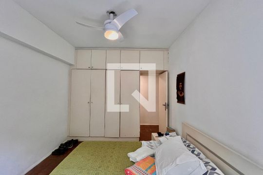 Quarto 1 de apartamento à venda com 2 quartos, 61m² em Ipanema, Rio de Janeiro