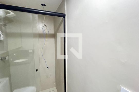 Banheiro de kitnet/studio para alugar com 1 quarto, 34m² em Vila Galvão, Guarulhos