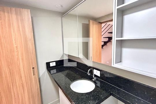 Banheiro de kitnet/studio para alugar com 1 quarto, 34m² em Vila Galvão, Guarulhos