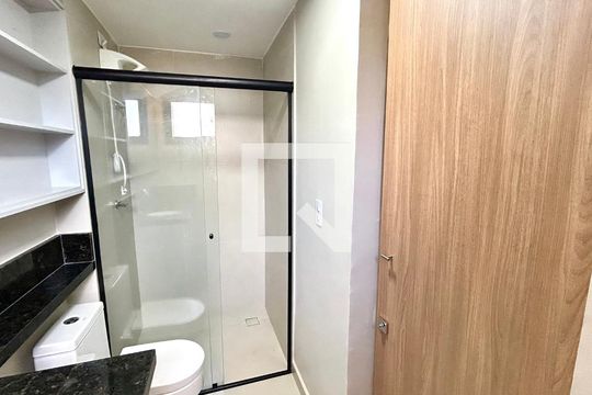 Banheiro de kitnet/studio para alugar com 1 quarto, 34m² em Vila Galvão, Guarulhos