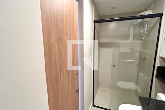 Banheiro de kitnet/studio para alugar com 1 quarto, 34m² em Vila Galvão, Guarulhos