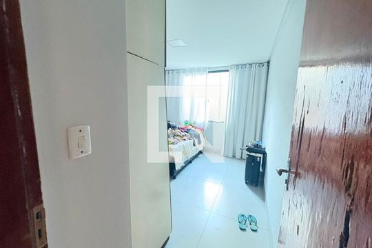 Corredor de casa à venda com 3 quartos, 360m² em Residencial Centerville, Goiânia