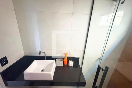 Banheiro social de casa à venda com 3 quartos, 360m² em Residencial Centerville, Goiânia