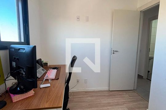 Quarto de apartamento para alugar com 3 quartos, 55m² em Vila Assis Brasil, Mauá