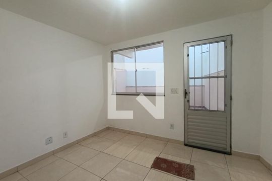 Quarto 1 de casa para alugar com 2 quartos, 90m² em Andrade Araujo, Belford Roxo