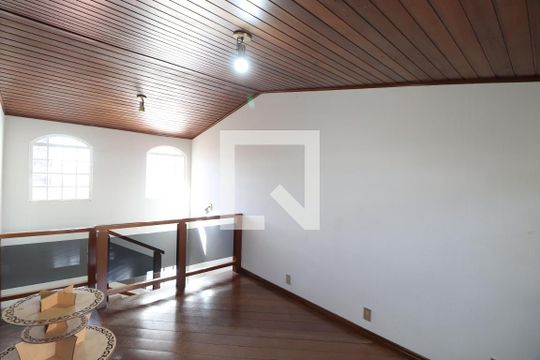 Sala 2 de casa para alugar com 4 quartos, 200m² em Santa Mônica, Uberlândia