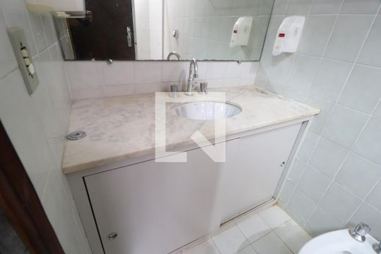 Banheiro Social 1 de casa para alugar com 3 quartos, 431m² em Umuarama, Uberlândia