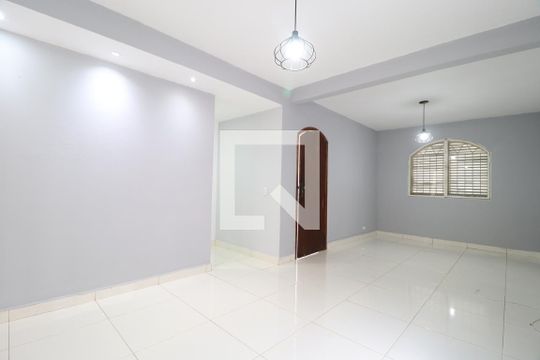 Sala de casa para alugar com 3 quartos, 431m² em Umuarama, Uberlândia