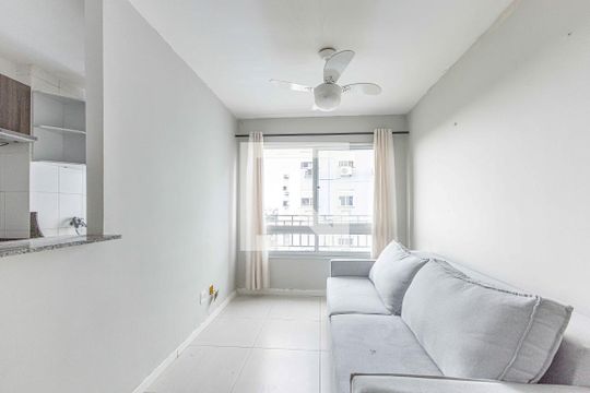 Sala de apartamento à venda com 2 quartos, 48m² em Passo das Pedras, Porto Alegre