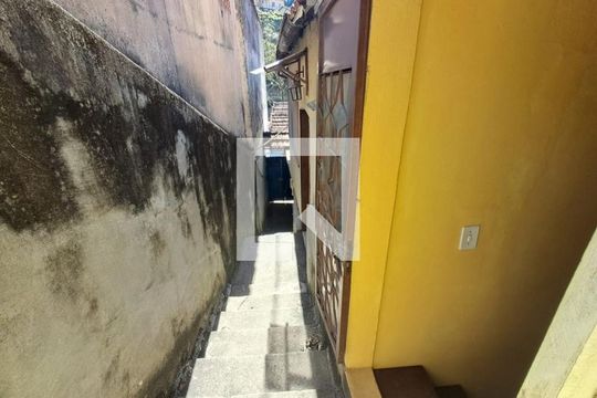 Área Externa de kitnet/studio para alugar com 1 quarto, 40m² em Quarteirão Ingelheim, Petrópolis