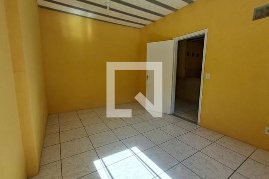 Sala/Quarto de kitnet/studio para alugar com 1 quarto, 40m² em Quarteirão Ingelheim, Petrópolis