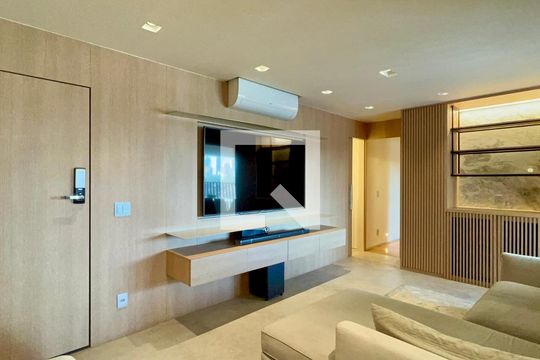Sala de apartamento à venda com 3 quartos, 100m² em Pinheiros, São Paulo